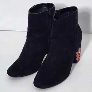 PRICE DROP Express Boots Womens Black Floral Embroidered Heeled Suede Size 10